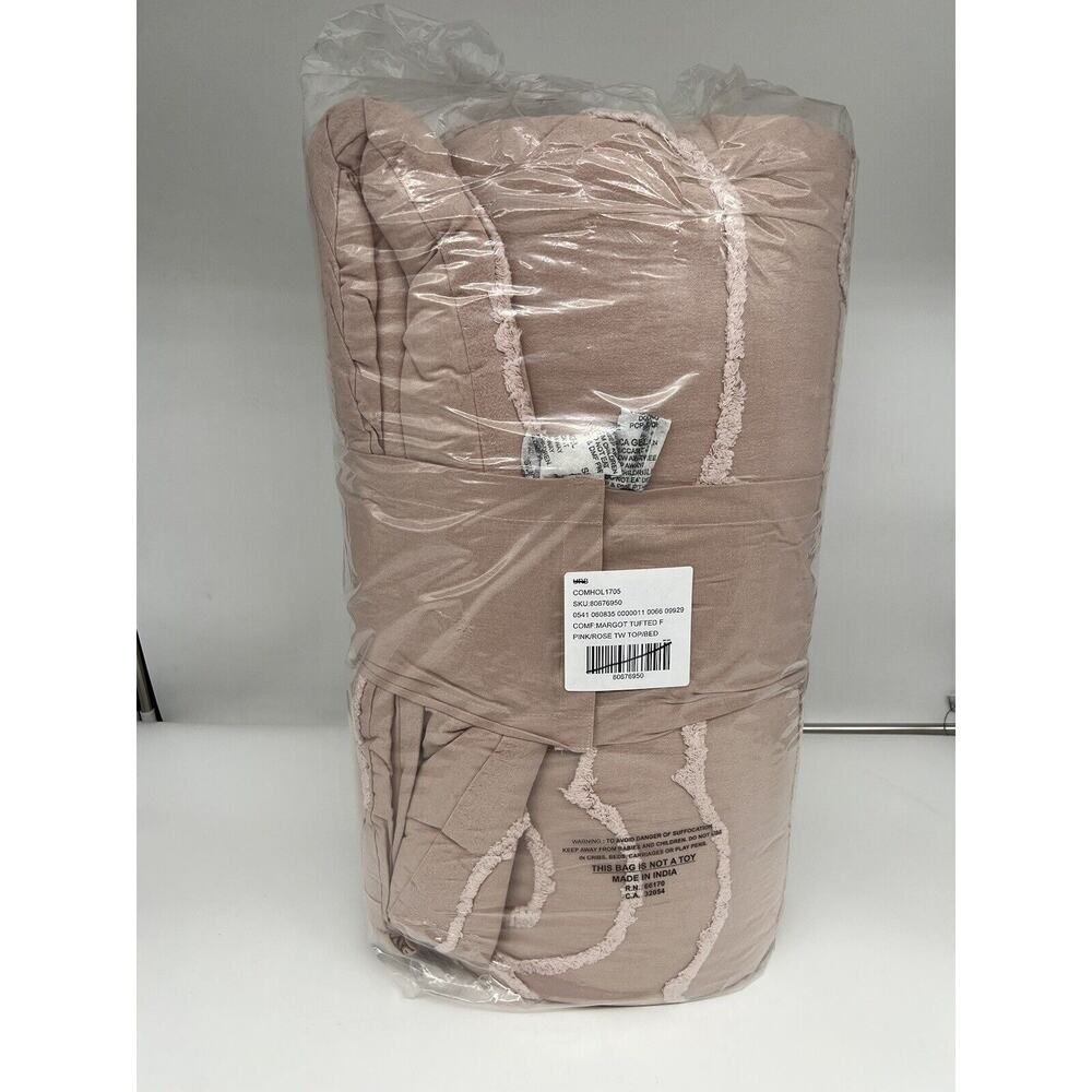 Urban Outfitters Margot Tufted Floral Pink/Rose Comforter Full/ Queen